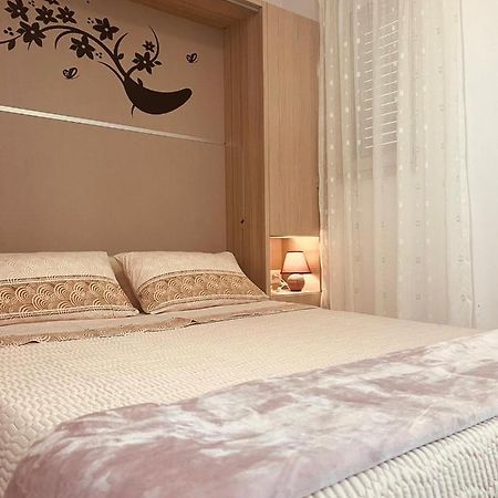 Pietra Di Luna Relaxing Private Terrace โปลีญาโนอามาเร ภายนอก รูปภาพ